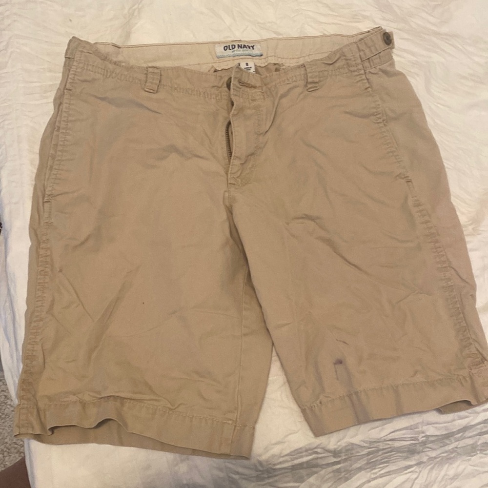 Old Navy women’s size 8 khakis small pen stain on front of shorts see photos